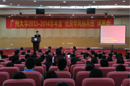 参赛班级的学生代表演讲_meitu_4.jpg