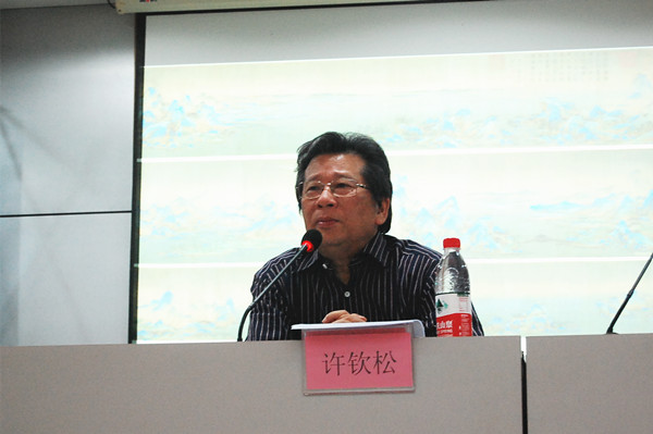 许钦松先生向学生们教授知识.JPG