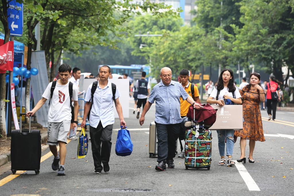 我校2019级本科新生开学 院士名师任“第一班主任”