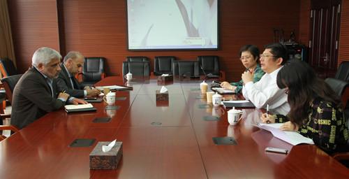 校长会见.jpg