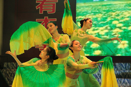 舞蹈《雨后春山》.jpg
