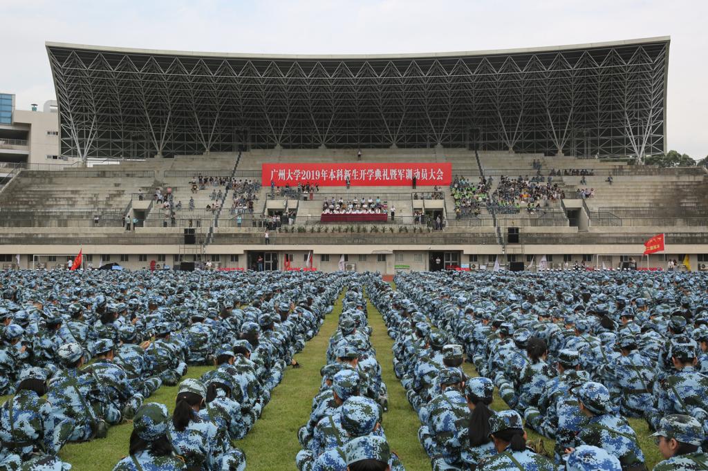 我校举行2019年本科新生开学典礼暨军训动员会 校长魏明海与新生有个未来三十年的约定