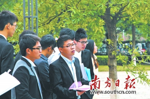 环保类专业的学生成了“香饽饽”。成希 摄.jpg